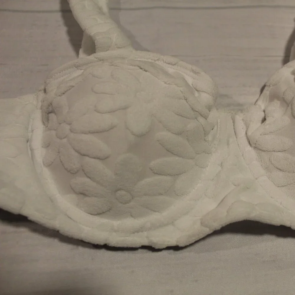 White floral textured bikini with high waist bottom bandeau style w straps top M
